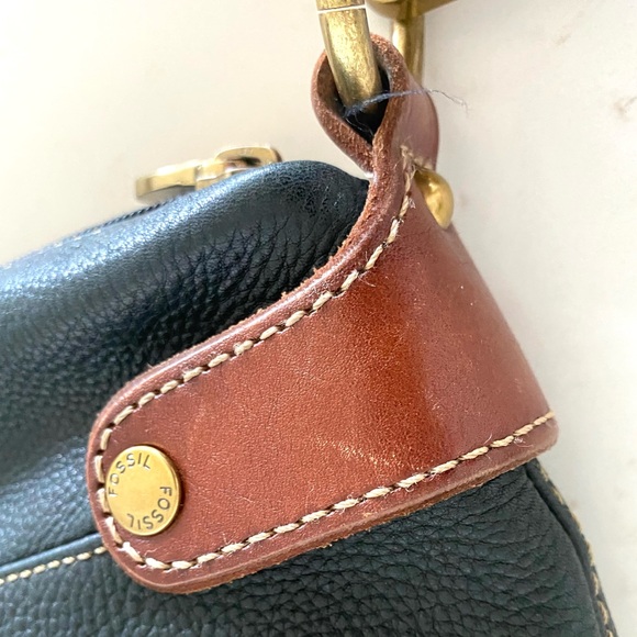 Fossil Leather Shoulder/Crossbody Bag - Picture 4 of 14
